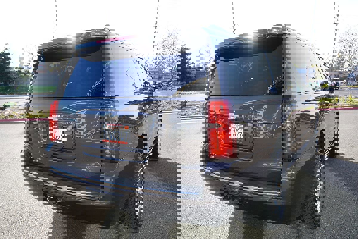 Used 2015 Chevrolet Suburban LTZ image 11