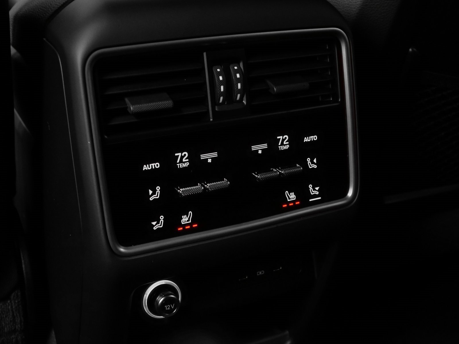 Used 2025 Porsche Cayenne image 40