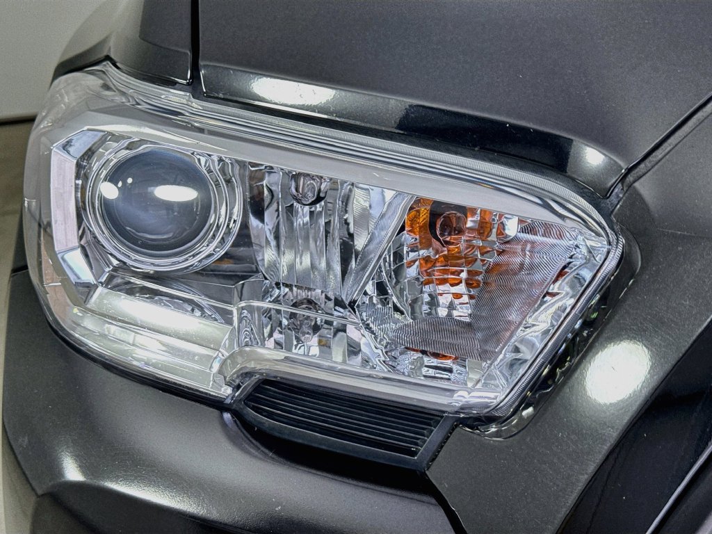 Used 2022 Toyota Tacoma SR AWD/4WD image 34