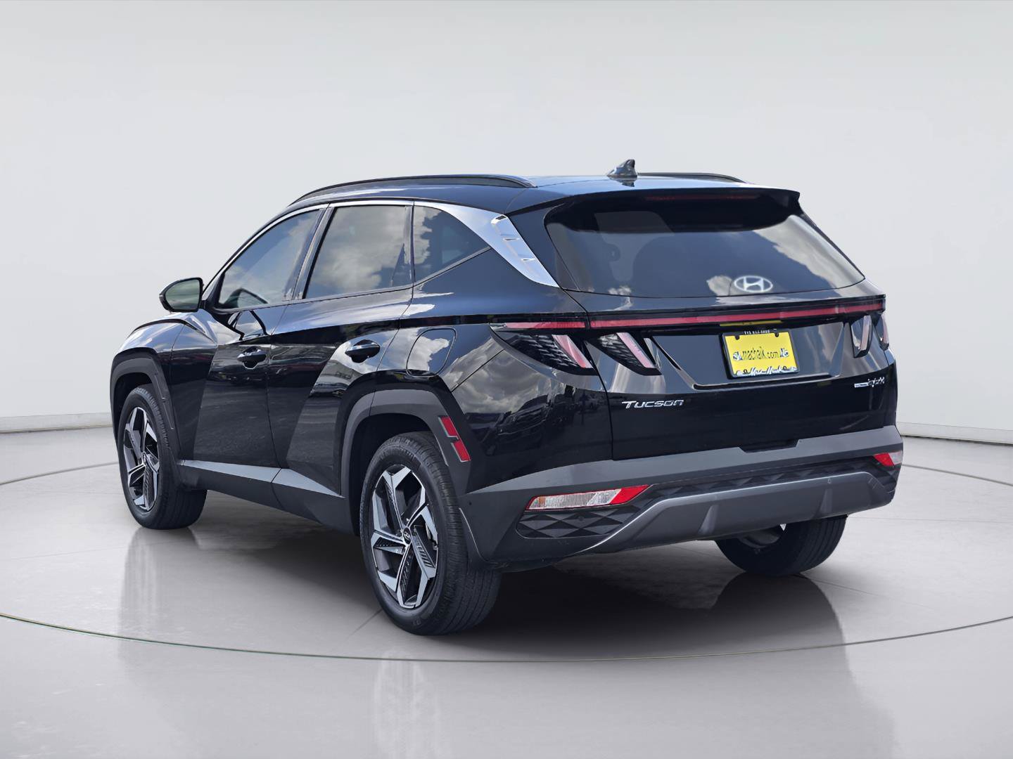 Used 2023 Hyundai Tucson Limited w/ Cargo Package AWD/4WD image 4