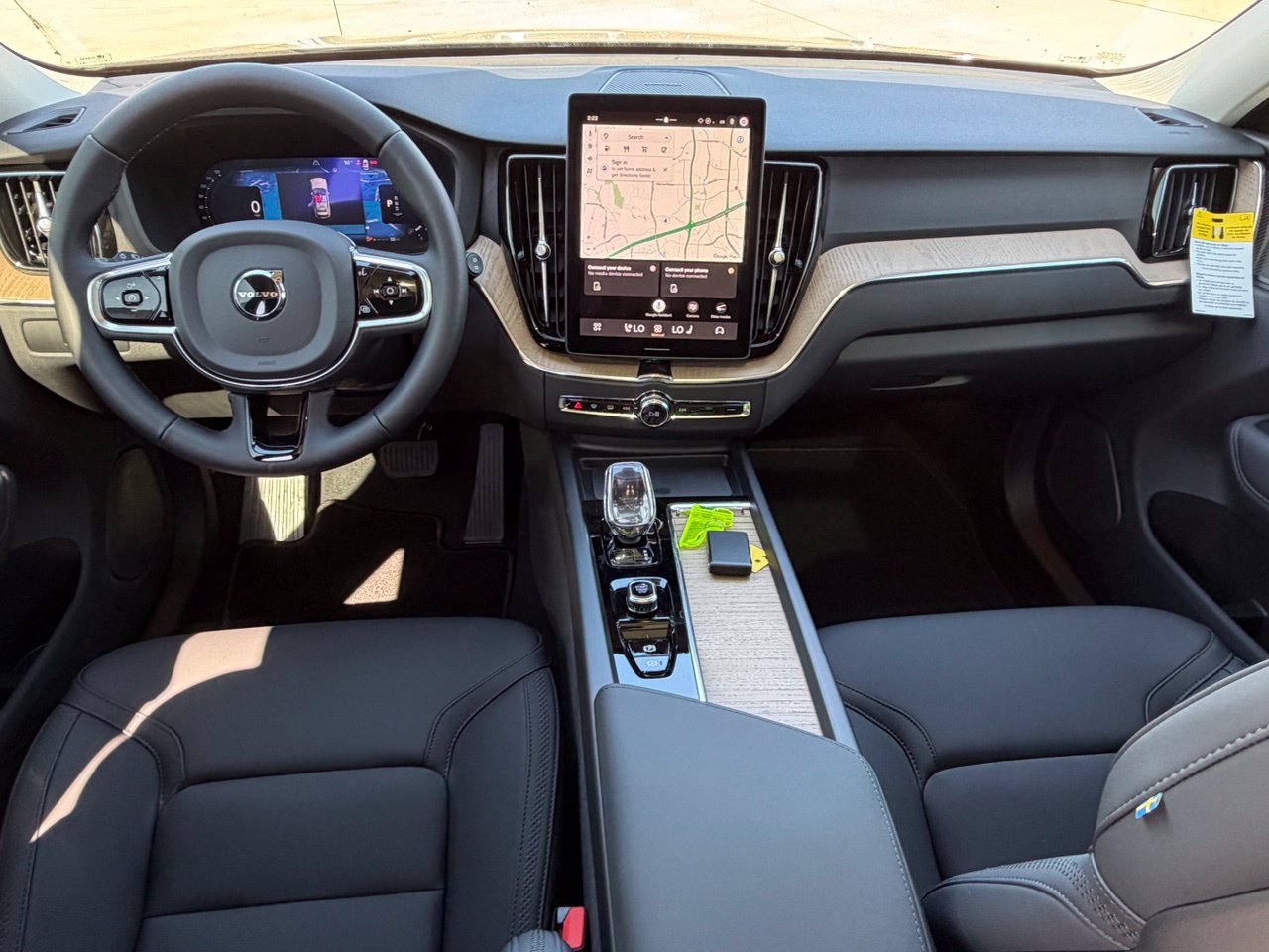 New 2027 Volvo XC60 B5 Plus AWD/4WD image 12