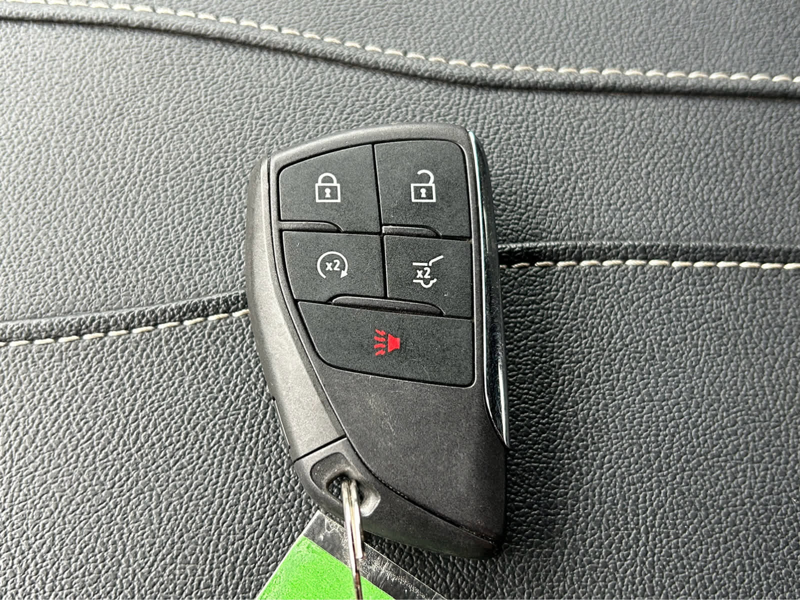 Used 2025 Chevrolet Traverse LT image 47