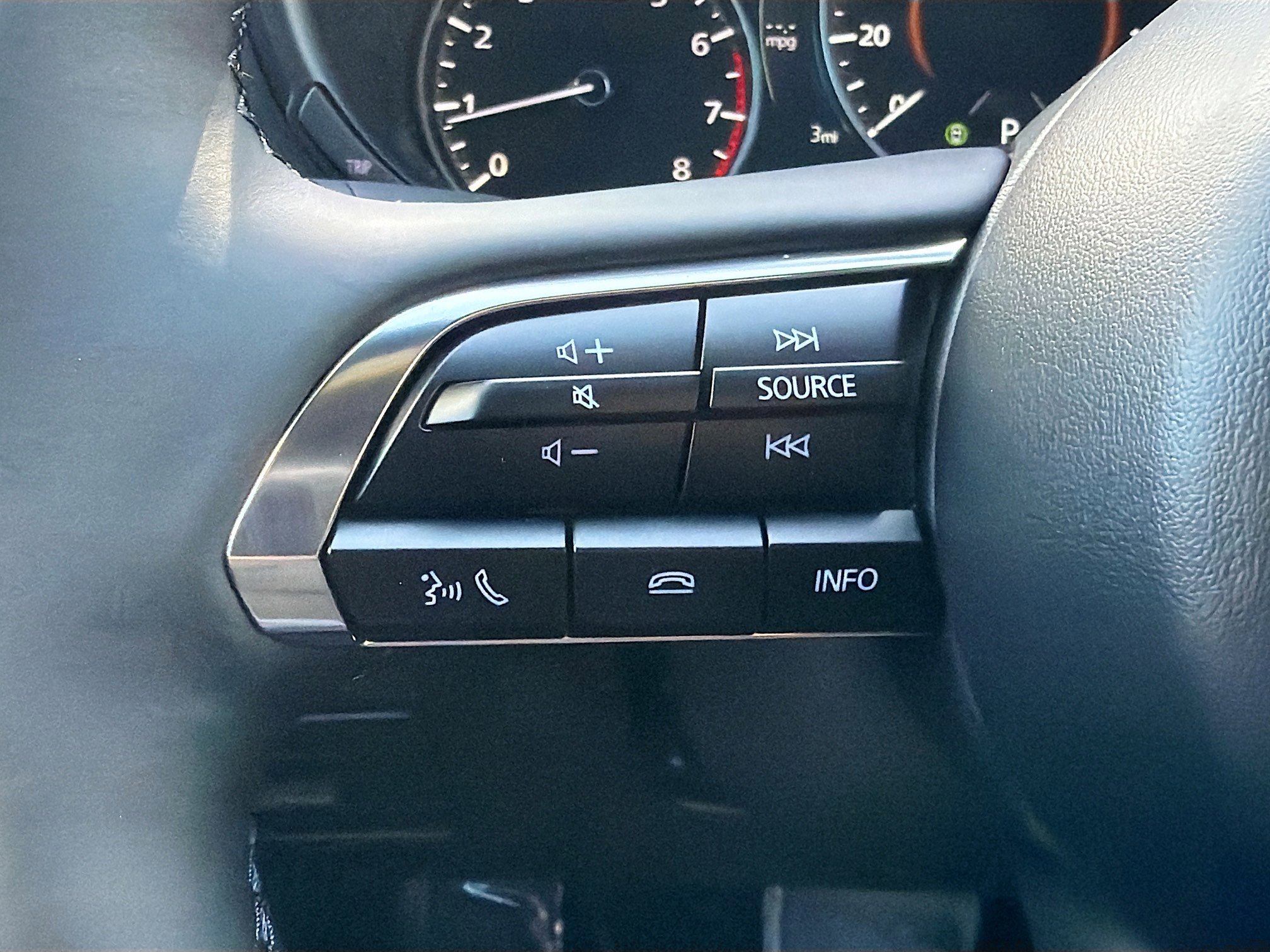 New 2026 MAZDA MAZDA3 Hatchback w/Premium Plus Pkg image 36