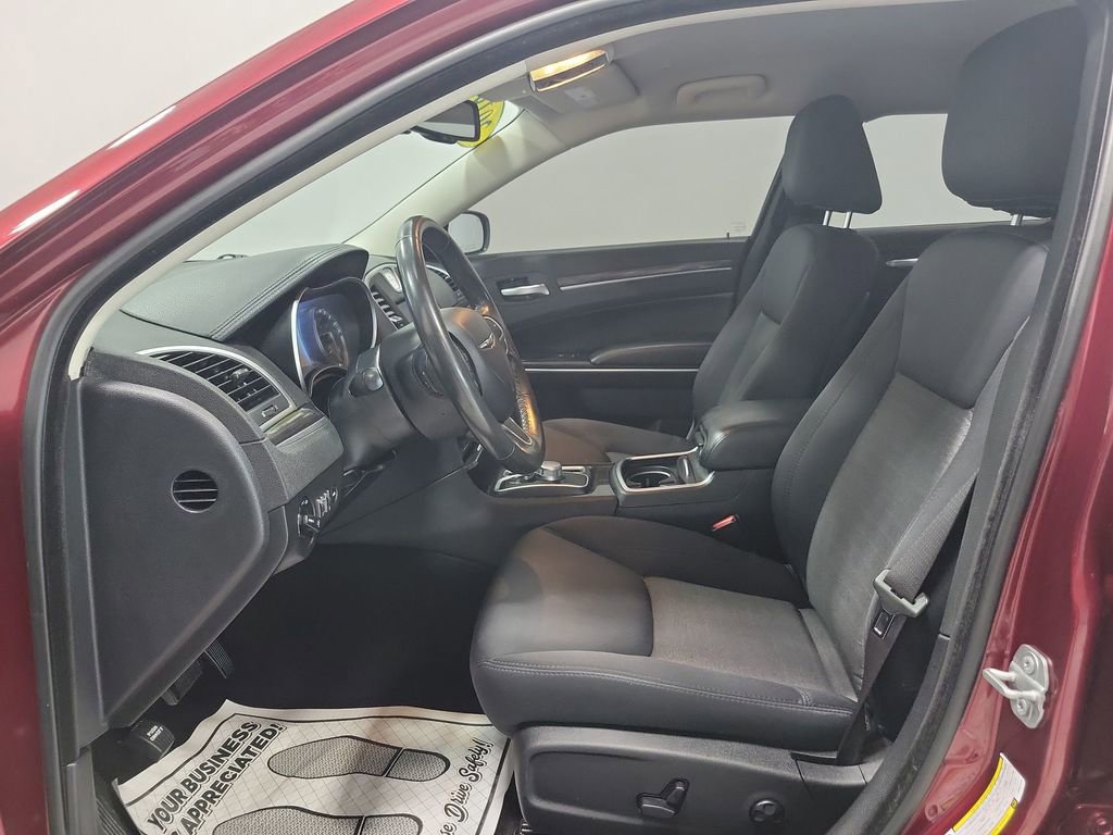 Used 2019 Chrysler 300 Touring w/ Driver Convenience Group RWD image 2