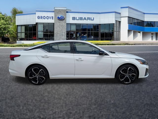 Used 2024 Nissan Altima 2.5 SR FWD image 7