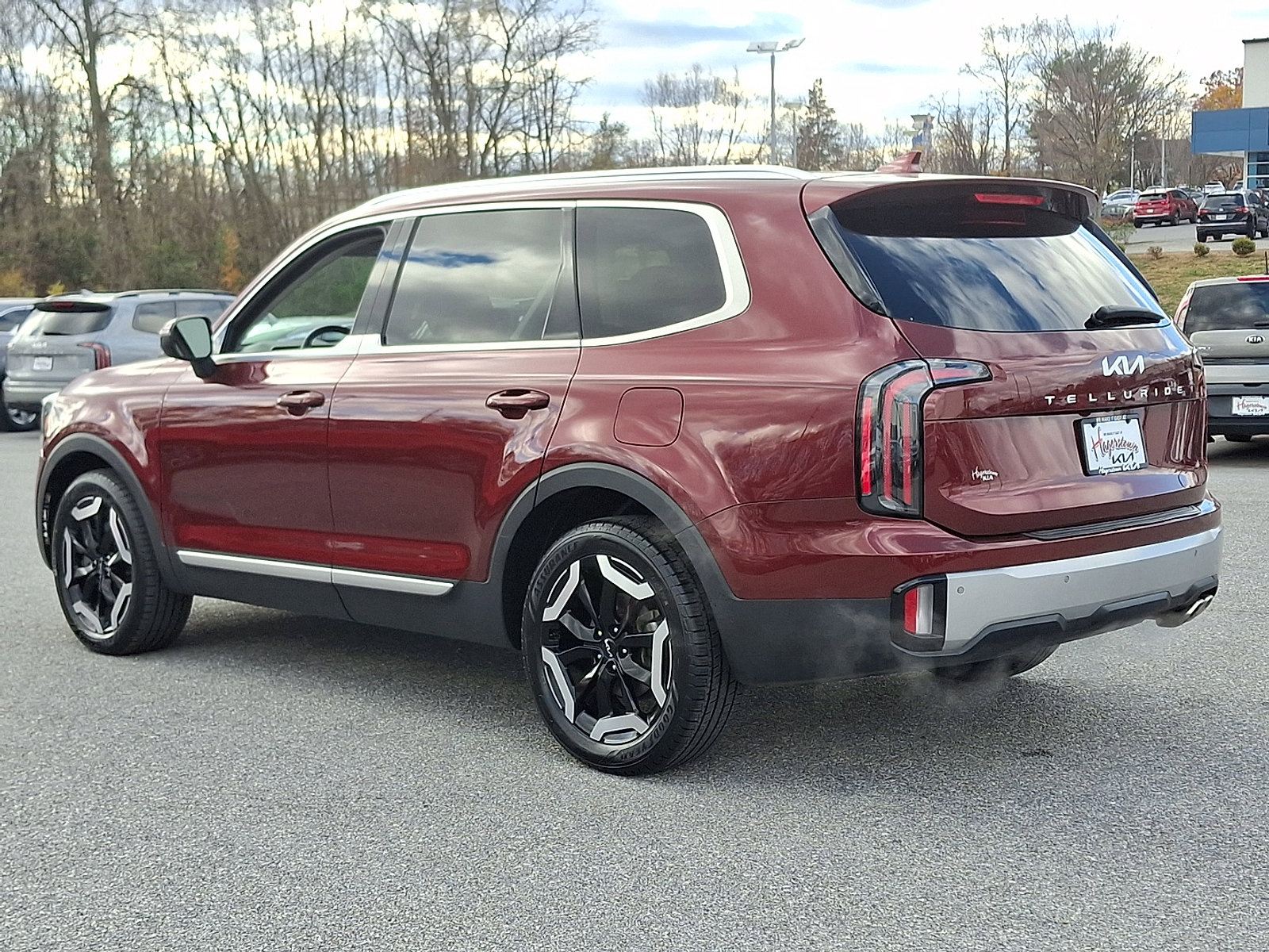 Used 2023 Kia Telluride EX w/ EX Captain's Chair Package image 4