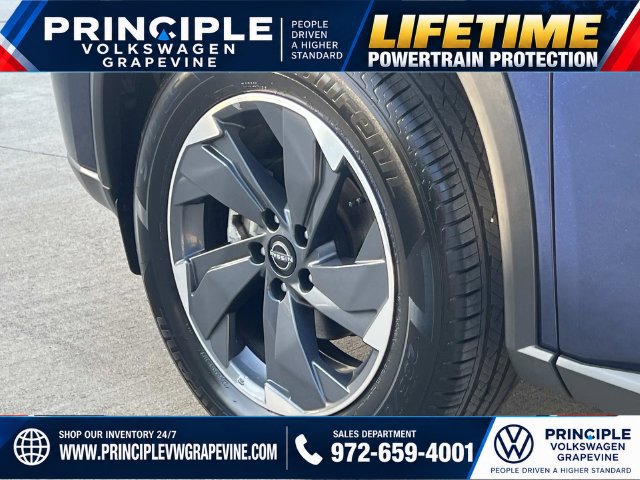 Used 2024 Nissan Rogue SV FWD image 8