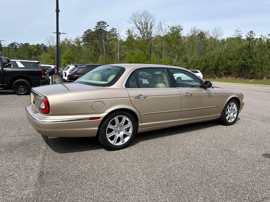Used 2005 Jaguar XJ8 image 16