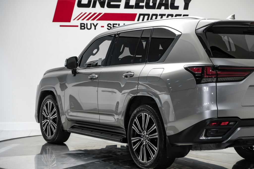 Used 2022 Lexus LX 600 4WD w/ Luxury Package image 15