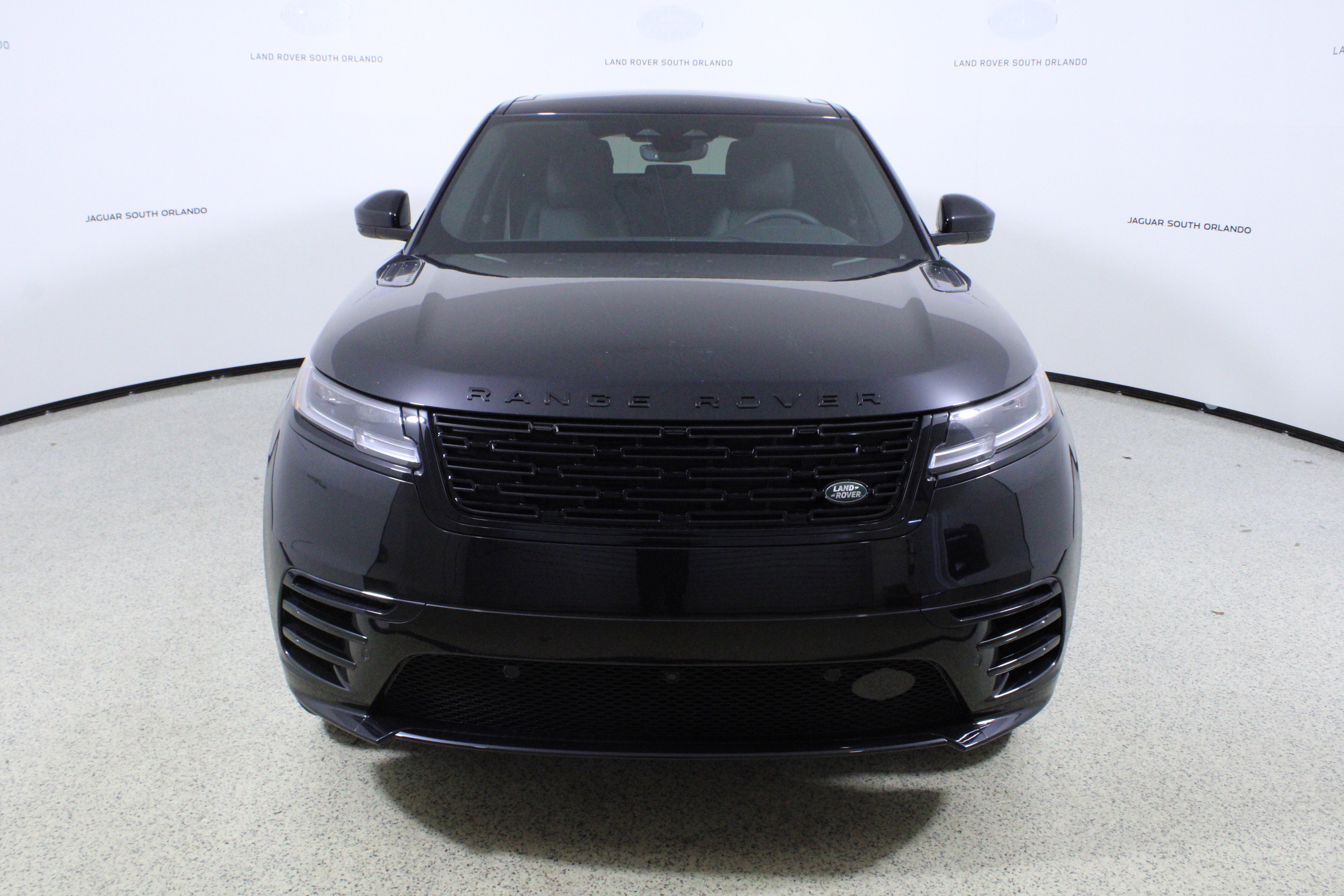 New 2026 Land Rover Range Rover Velar Dynamic SE image 2