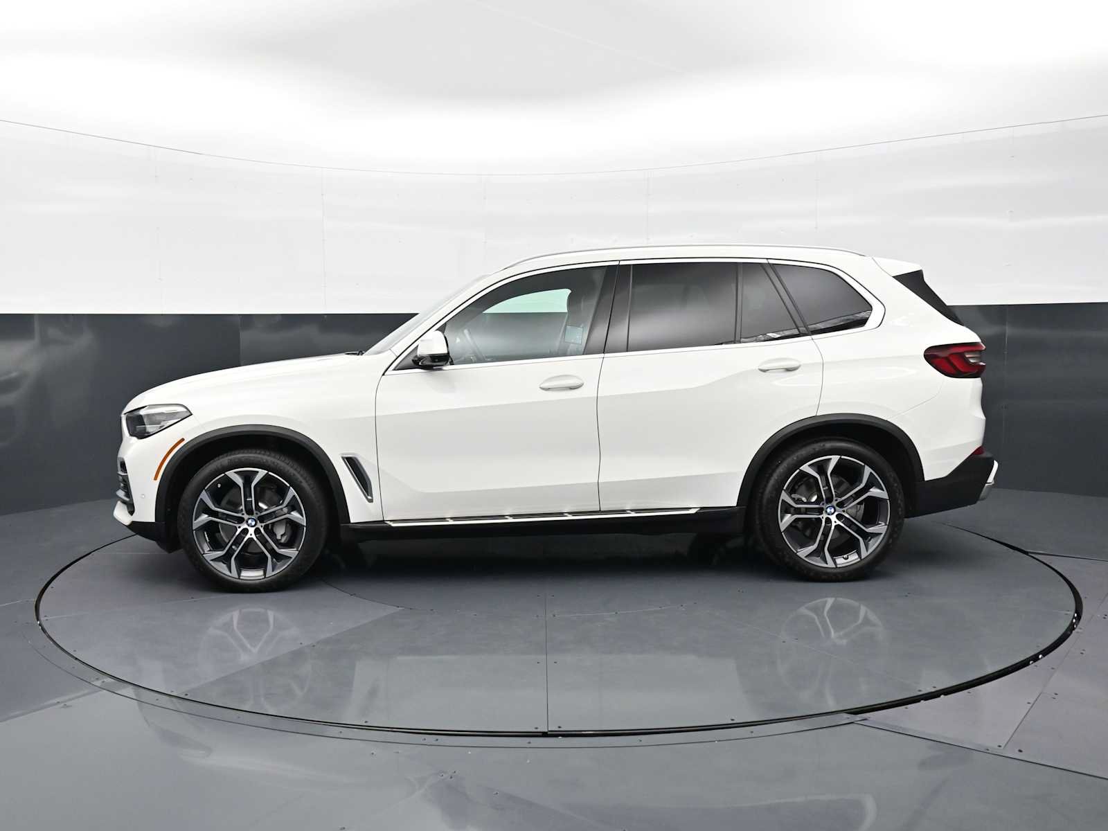Used 2022 BMW X5 sDrive40i w/ Premium Package RWD image 8
