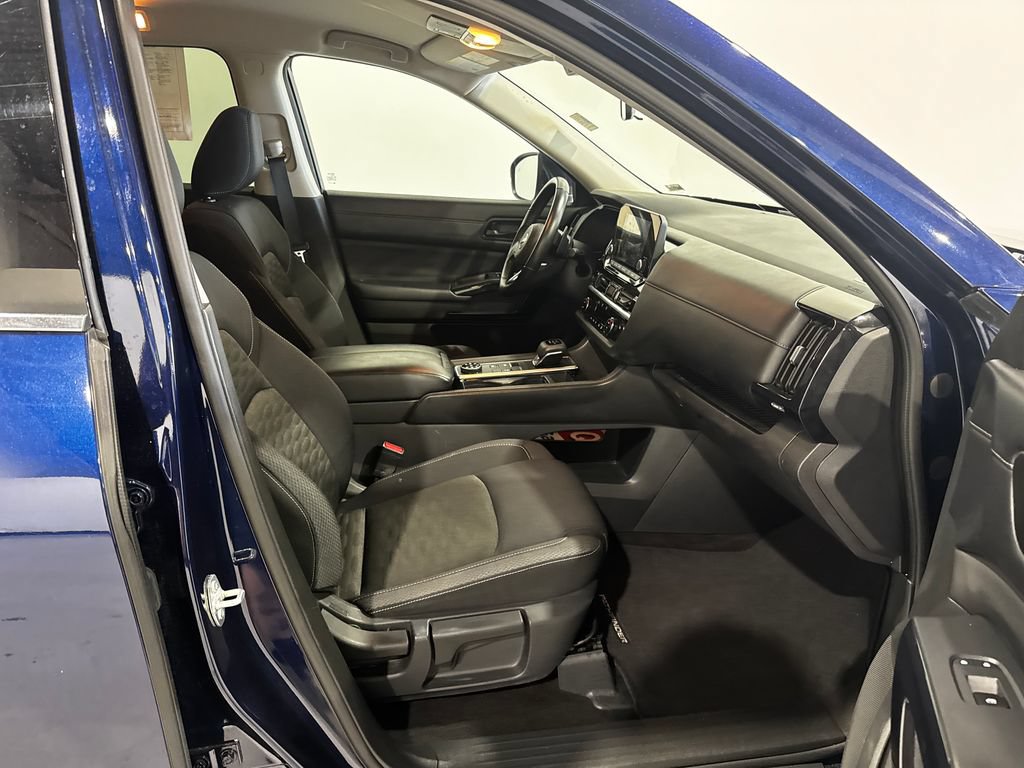 Used 2025 Nissan Pathfinder SV AWD/4WD image 23
