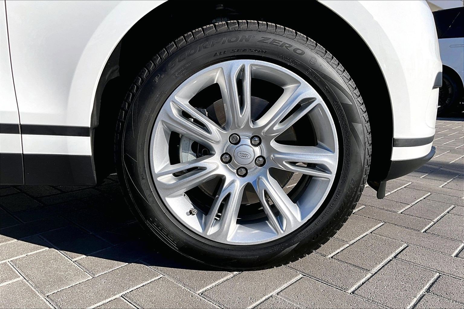 Used 2023 Land Rover Range Rover Velar S image 9