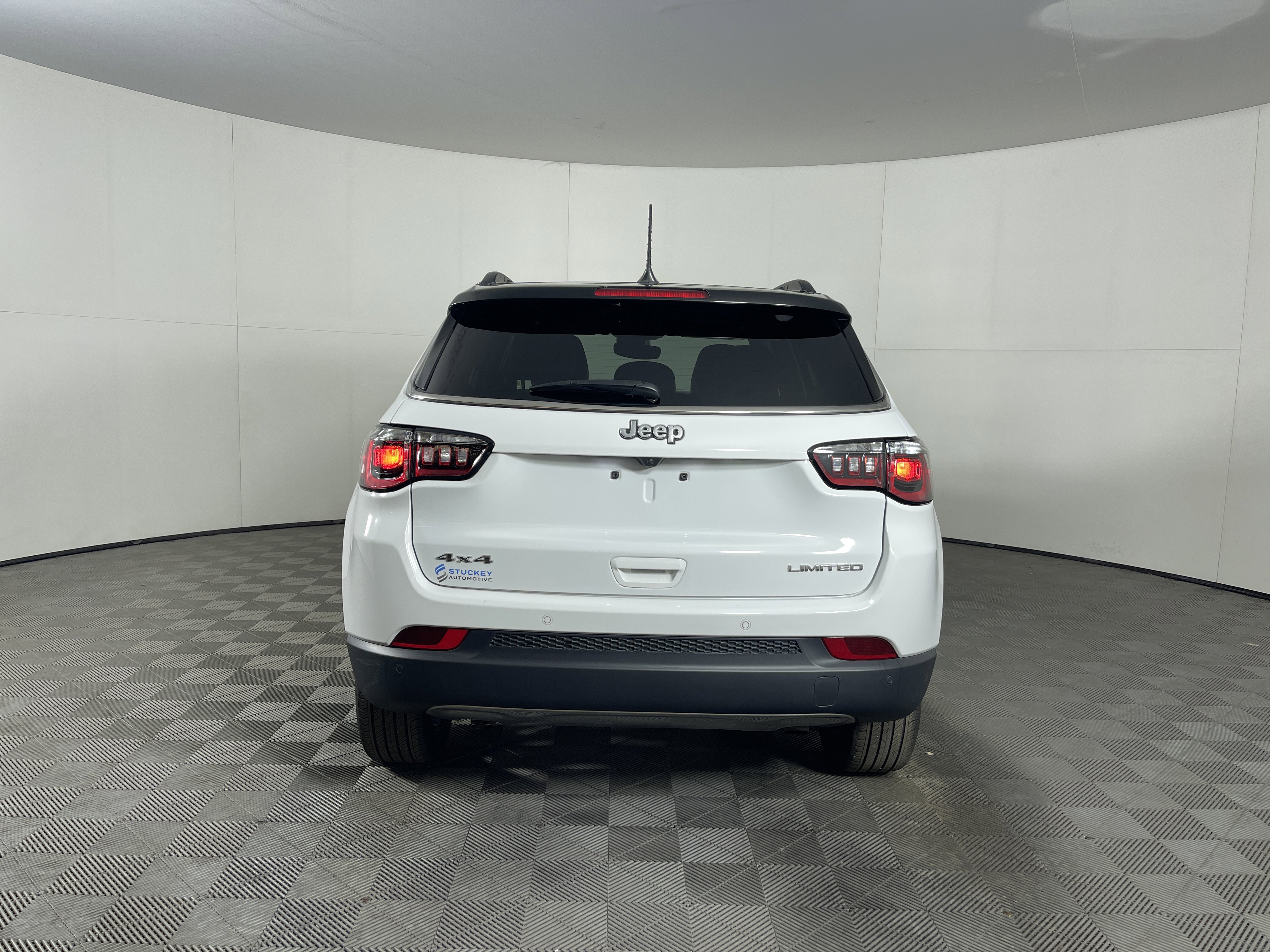 Used 2024 Jeep Compass Limited image 4