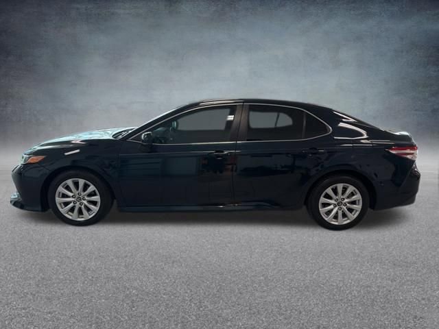 Used 2018 Toyota Camry LE image 10