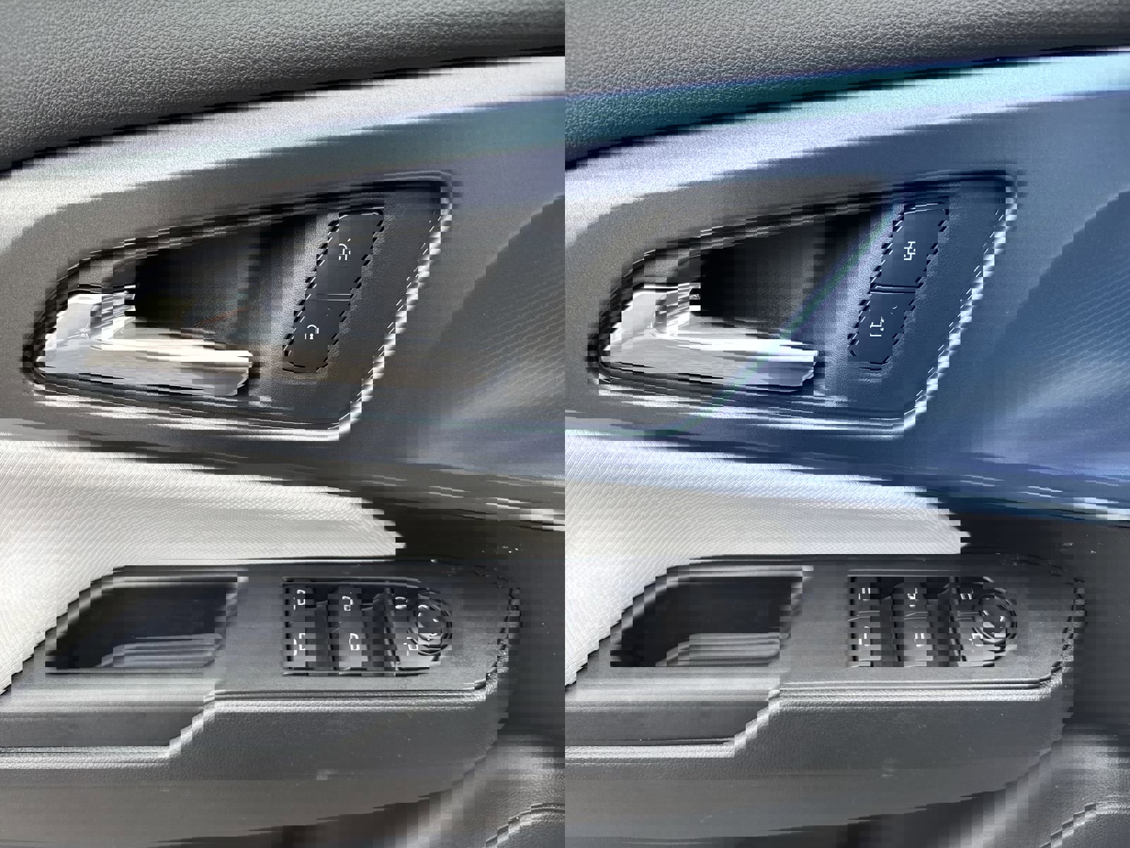 New 2026 Chevrolet Equinox EV LT image 16