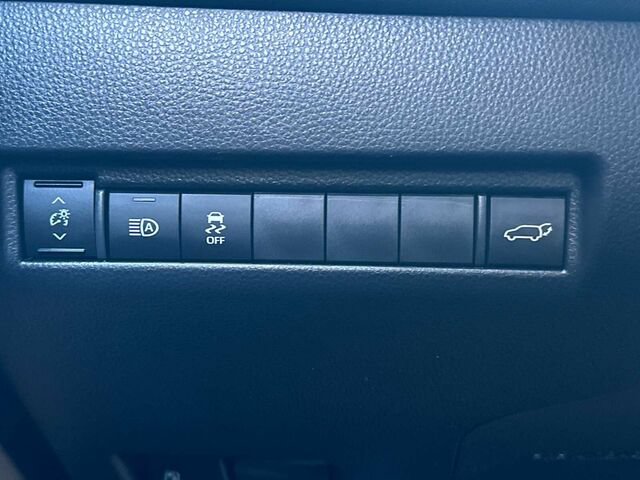 Used 2024 Toyota Venza LE AWD/4WD image 31