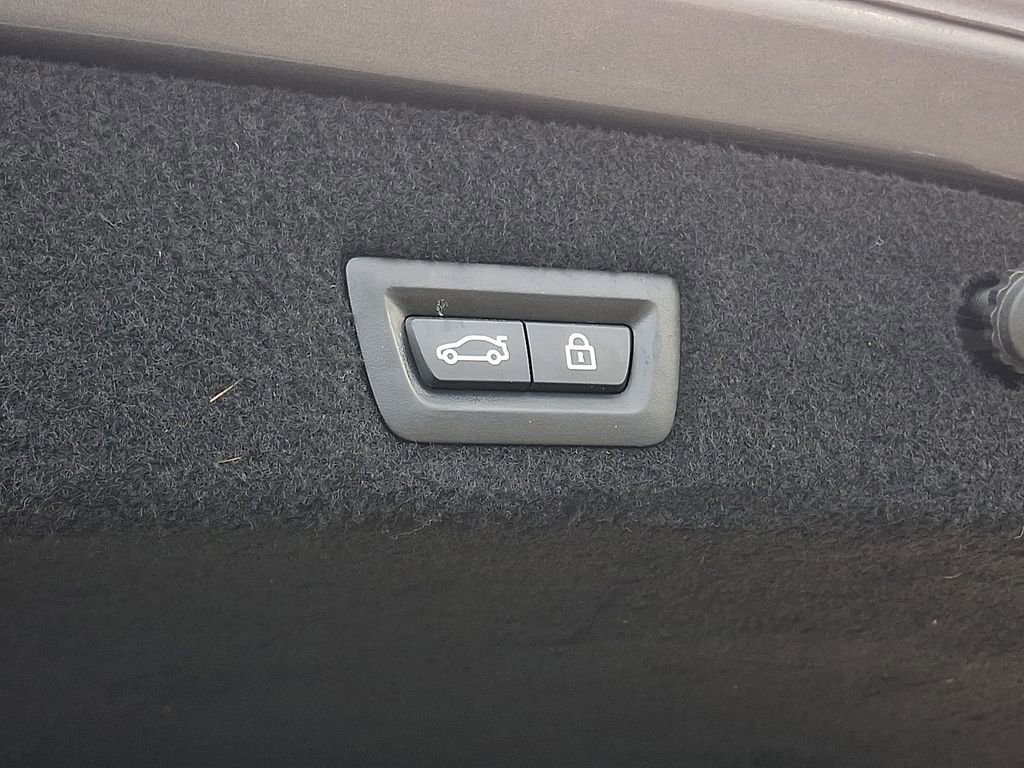 Used 2019 BMW 750i w/ Luxury Rear Seating Package image 32