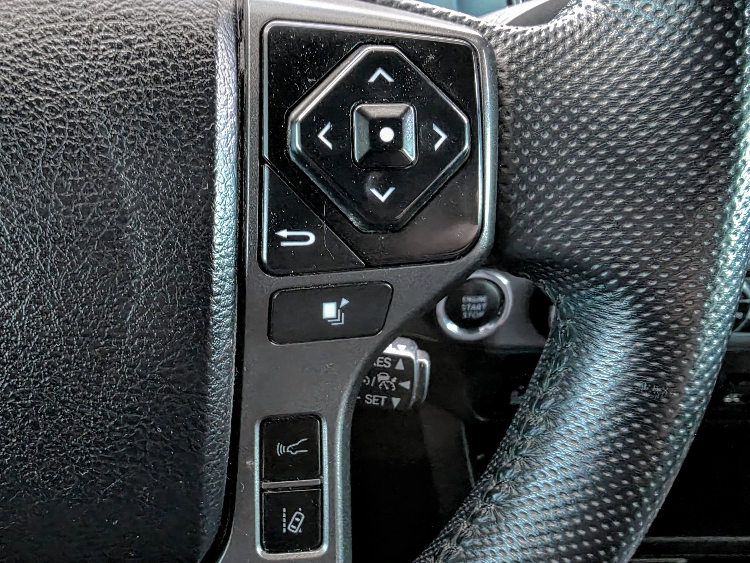 Used 2021 Toyota Tacoma TRD Off-Road w/ Technology Package AWD/4WD image 21