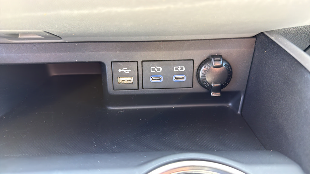 Used 2022 Toyota Highlander XLE FWD image 30