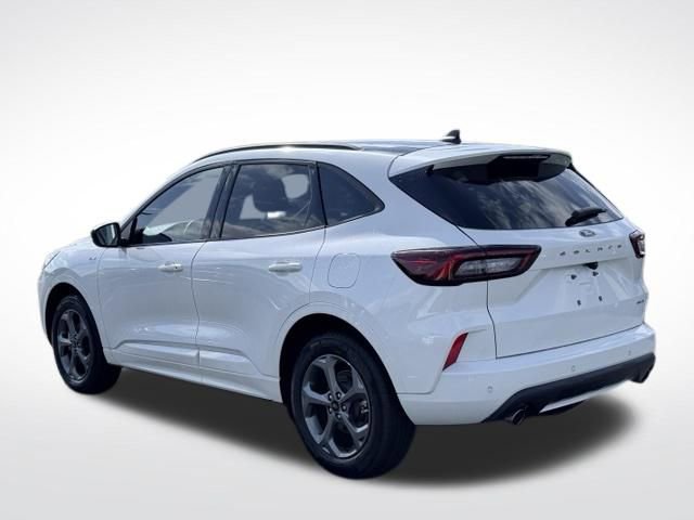 Used 2024 Ford Escape ST-Line w/ Tech Pack #1 AWD/4WD image 9