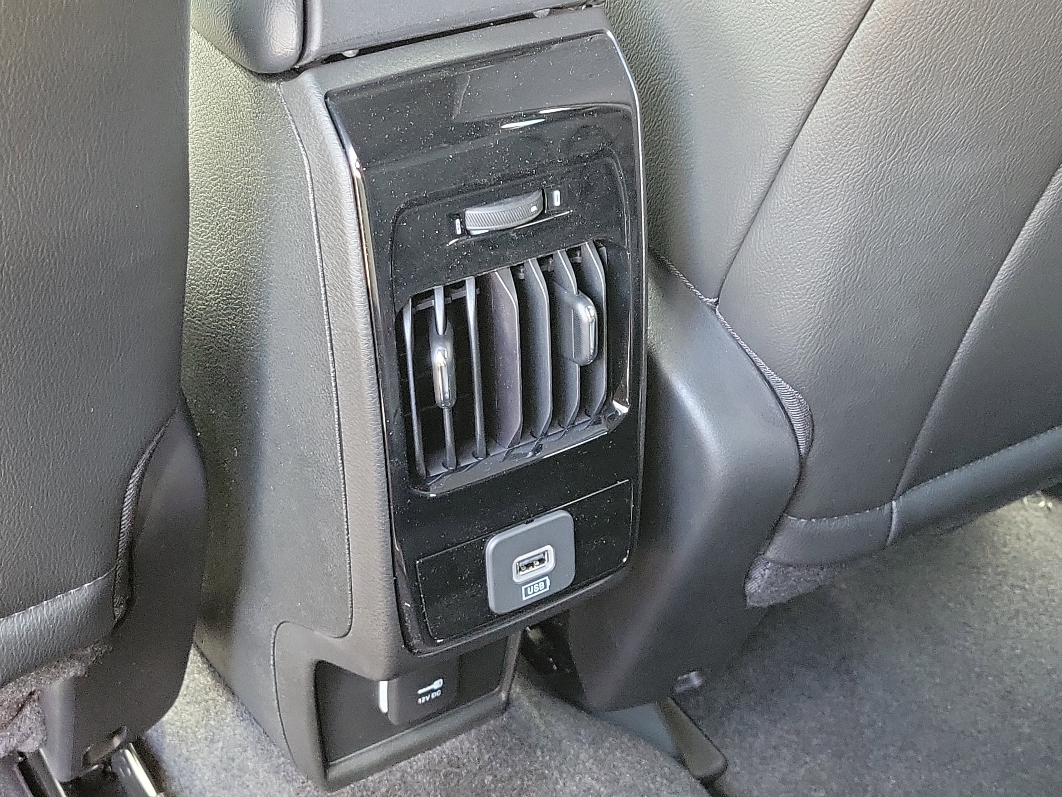 New 2026 Jeep Compass Latitude image 13