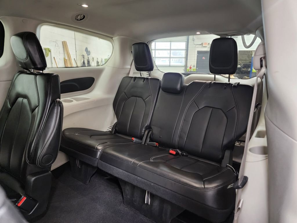 Used 2024 Chrysler Pacifica Touring-L FWD image 25