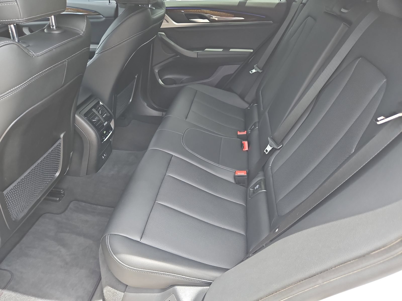 Used 2024 BMW X4 xDrive30i w/ Parking Assistance Package AWD/4WD image 18