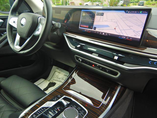 Used 2026 BMW X7 xDrive40i w/ Premium Package AWD/4WD image 2