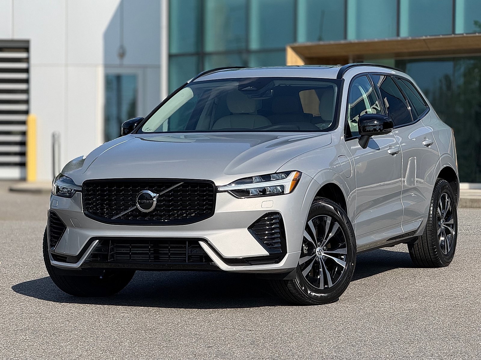 Certified 2024 Volvo XC60 T8 Core w/ Protection Package Premier AWD/4WD image 1