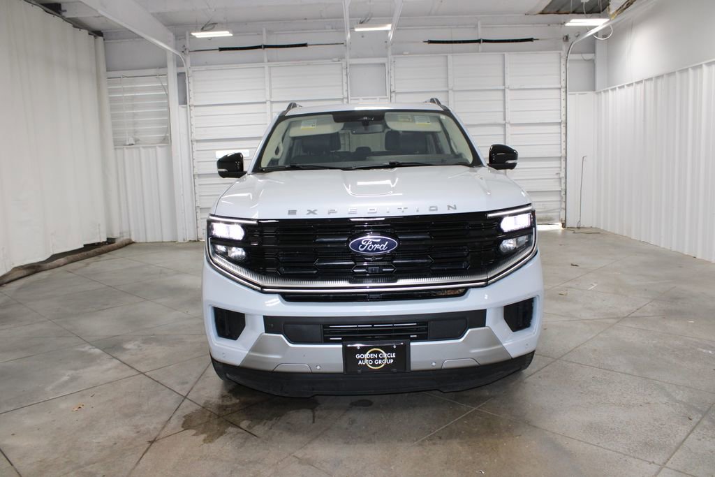 Used 2025 Ford Expedition Platinum image 3