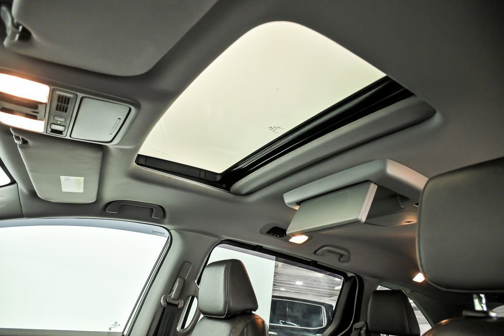 Used 2018 Honda Odyssey Elite image 14