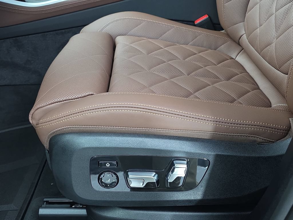 New 2026 BMW X5 xDrive50e w/ M Sport Package AWD/4WD image 28