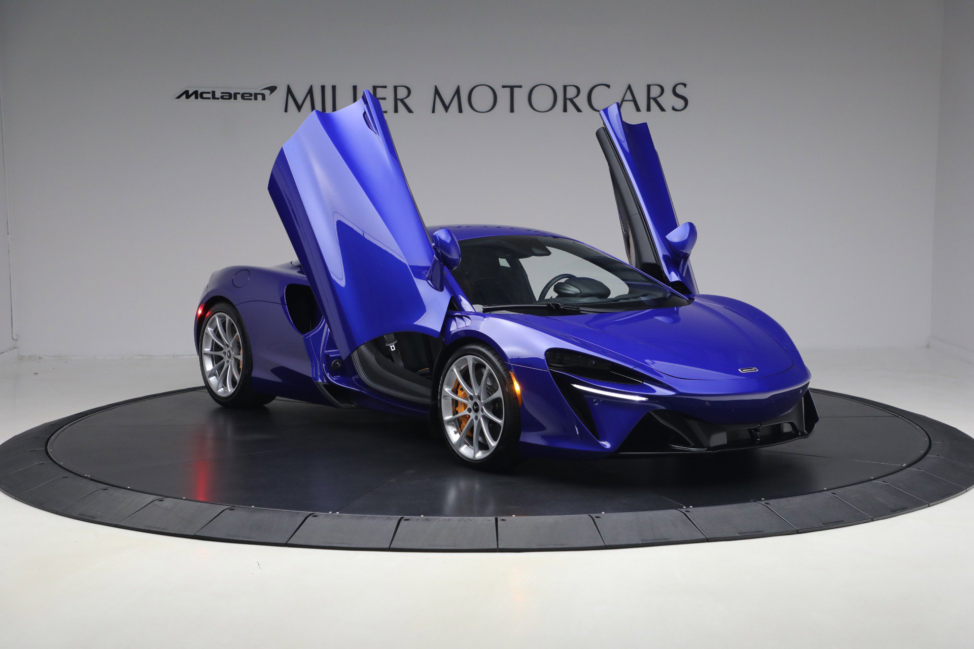 Used 2024 McLaren Artura image 20