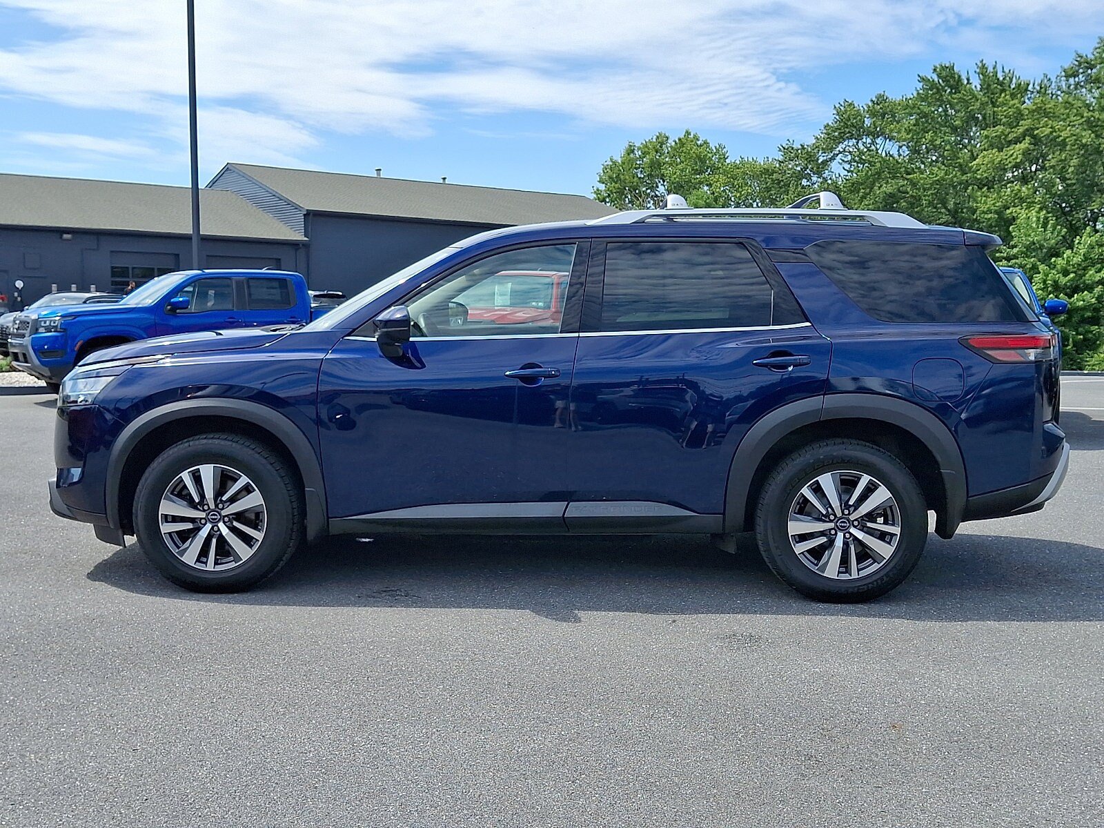 Certified 2023 Nissan Pathfinder SL AWD/4WD image 4