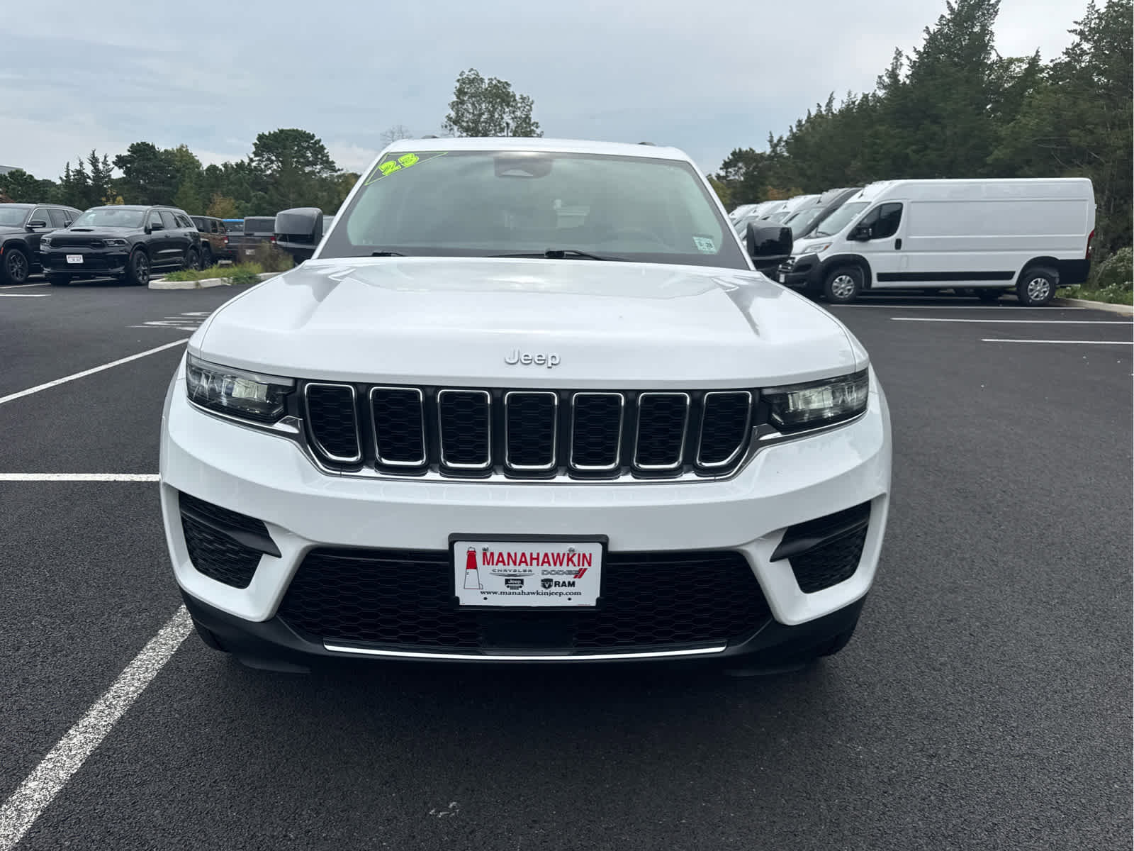 Certified 2023 Jeep Grand Cherokee Laredo image 4