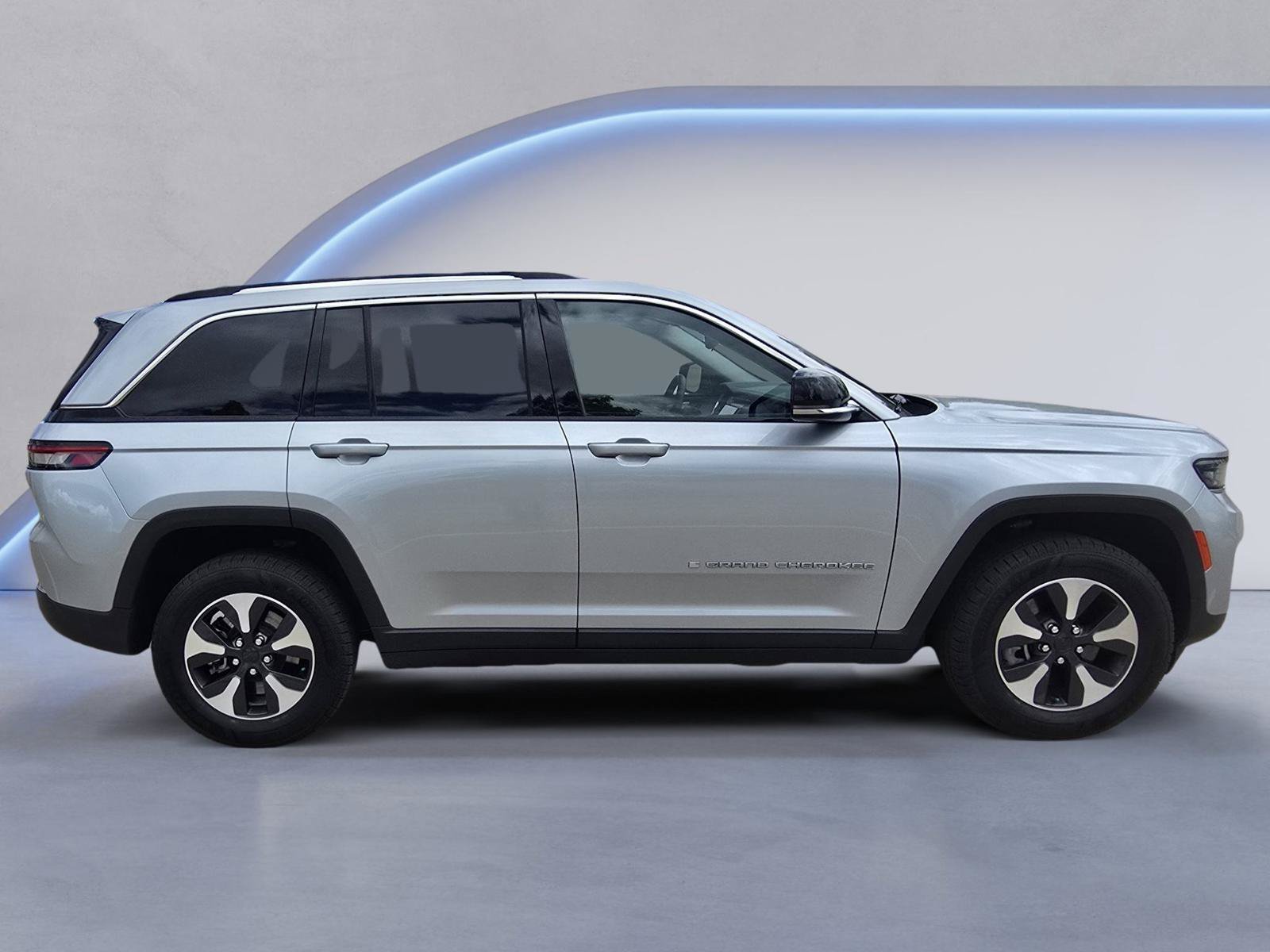 Used 2023 Jeep Grand Cherokee 4WD 4xe image 6