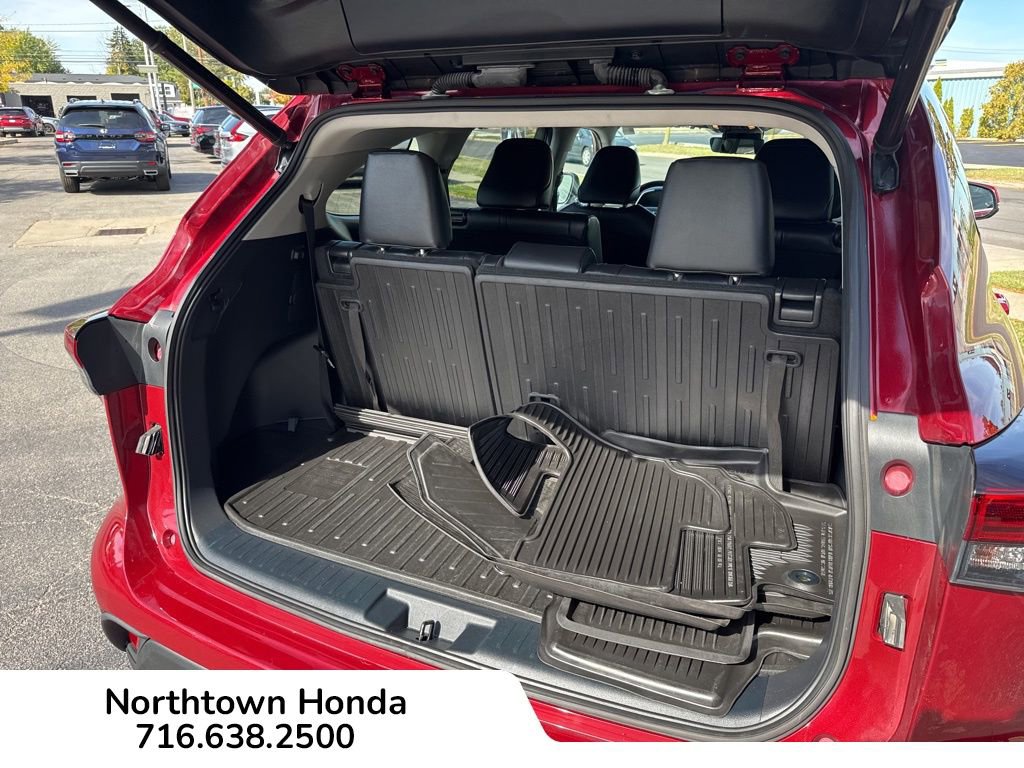 Used 2022 Toyota Highlander XLE image 18