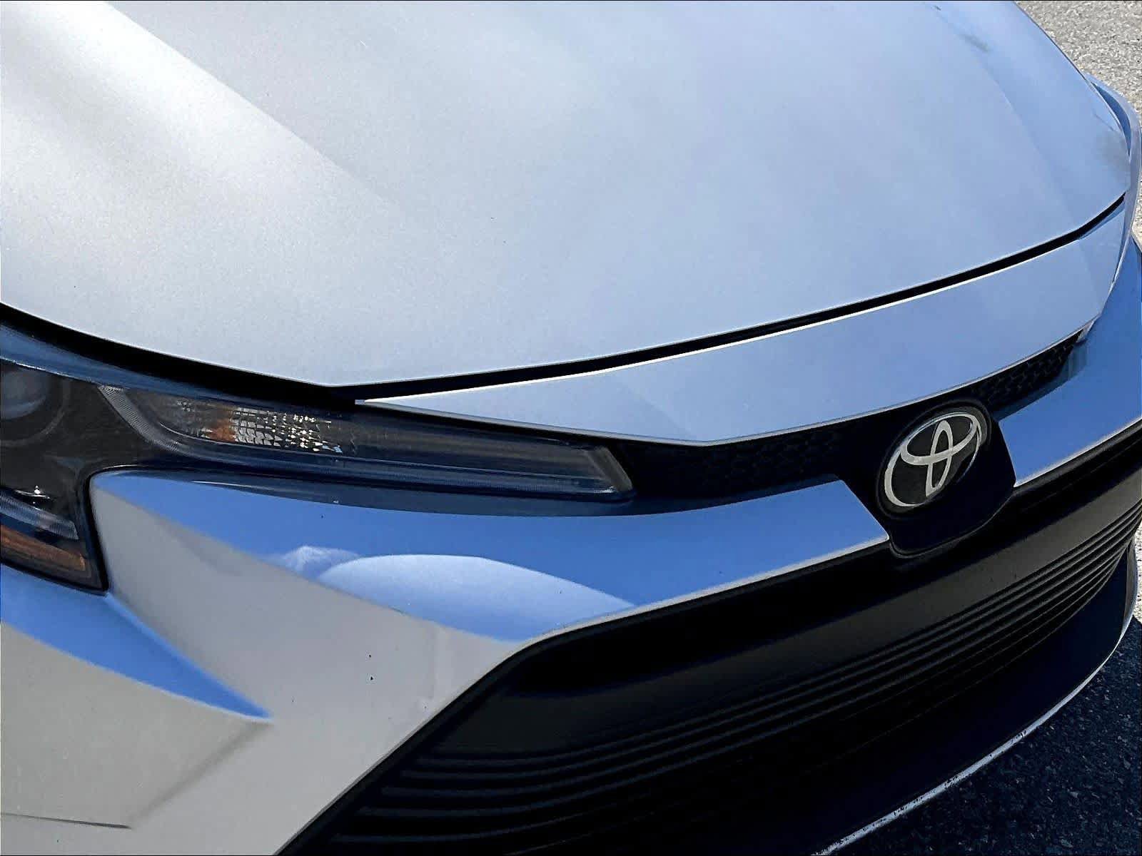 Used 2025 Toyota Corolla LE image 32