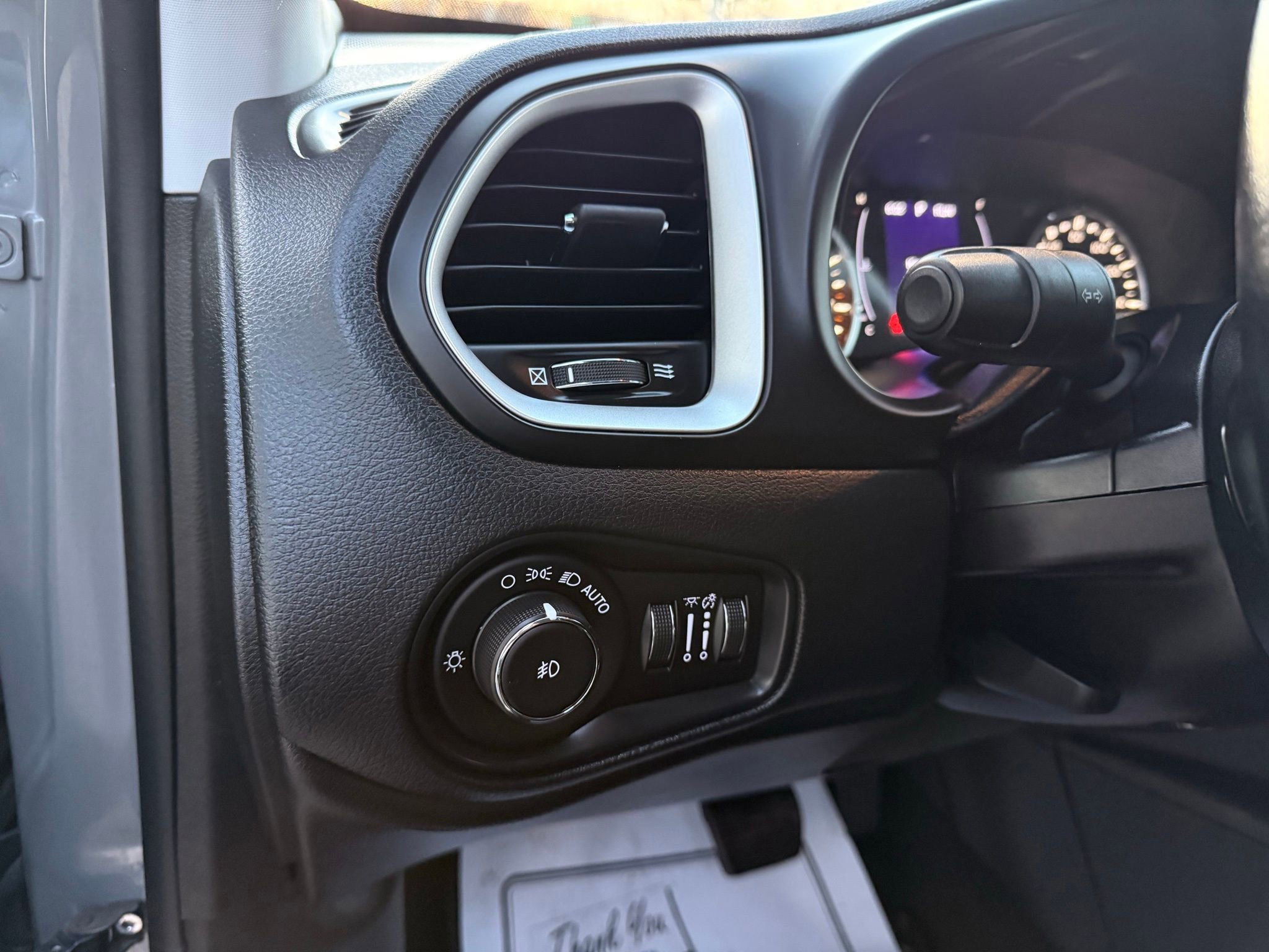Used 2019 Jeep Renegade Latitude w/ Cold Weather Group image 43