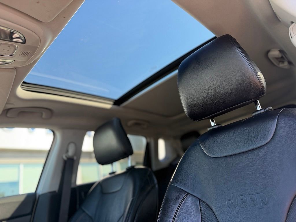 Used 2022 Jeep Compass Latitude w/ Sun and Sound Group AWD/4WD image 16