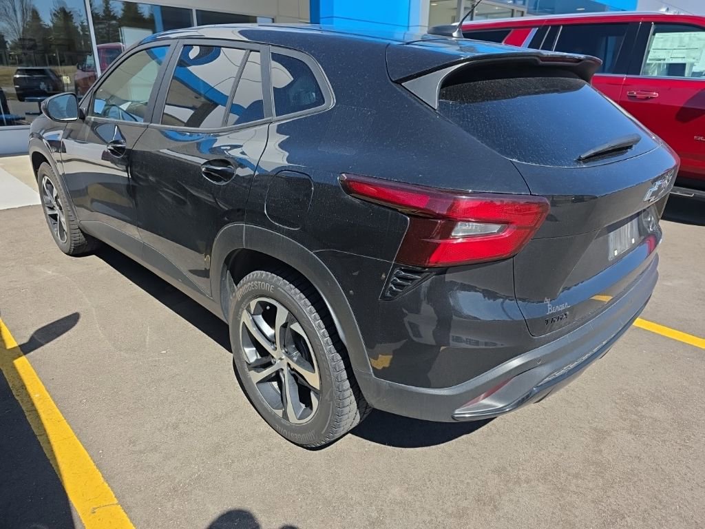 Used 2024 Chevrolet Trax RS w/ Sunroof Package FWD image 5