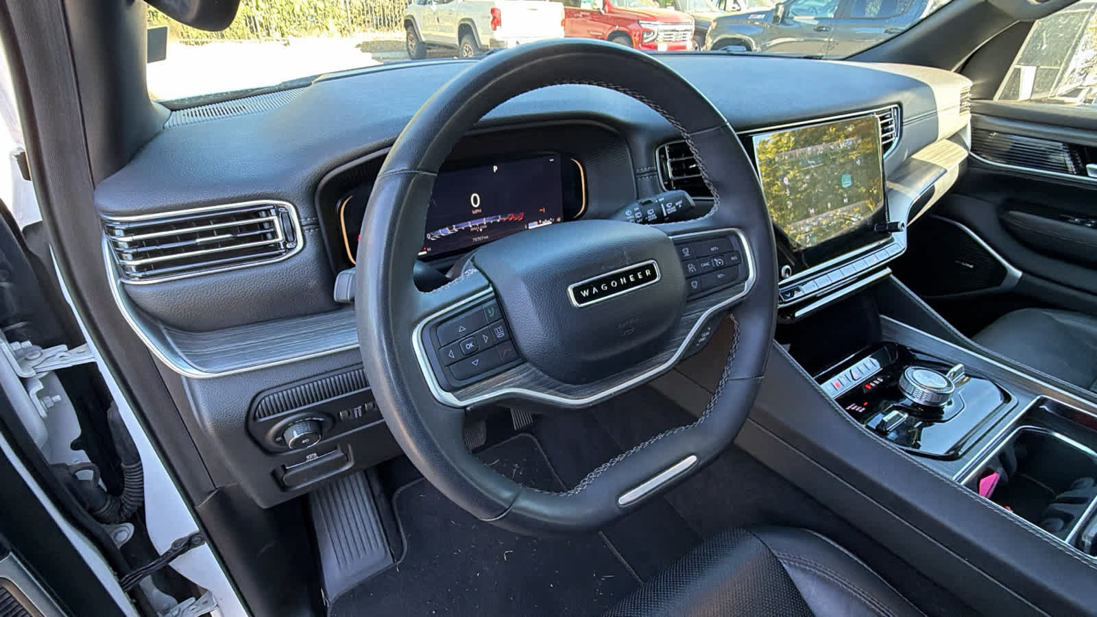 Used 2024 Jeep Wagoneer L Series III w/ Flexible Seating Group AWD/4WD image 10