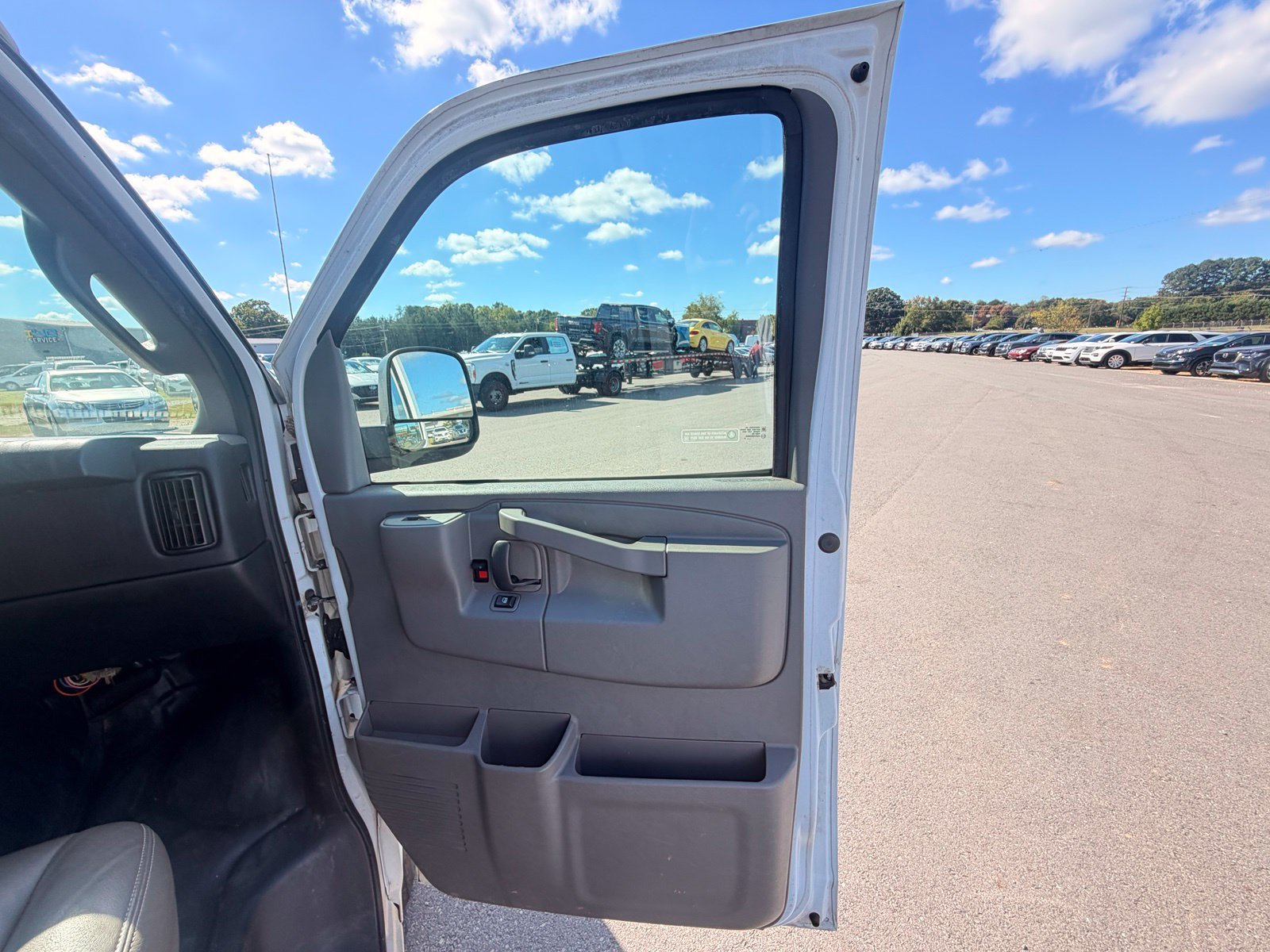 Used 2016 Chevrolet Express 2500 RWD image 25