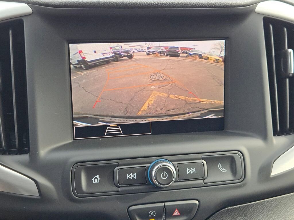 Used 2024 GMC Terrain SLE w/ Driver Convenience Package image 3