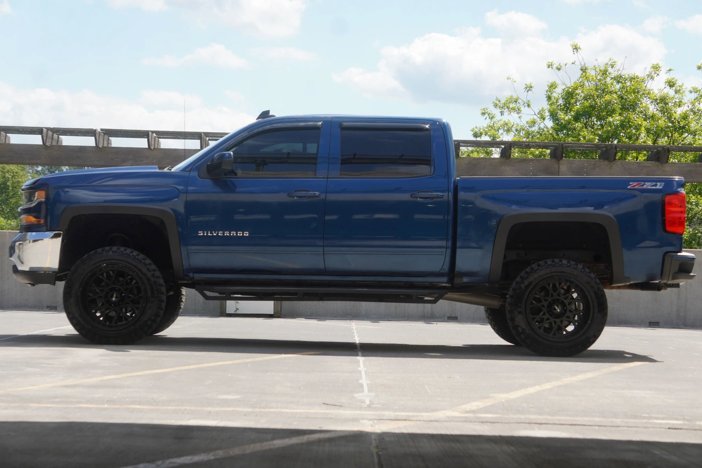 Used 2017 Chevrolet Silverado 1500 LT w/ All Star Edition AWD/4WD image 7
