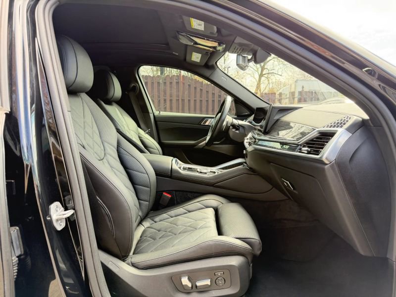 Used 2024 BMW X6 xDrive40i w/ Premium Package image 29