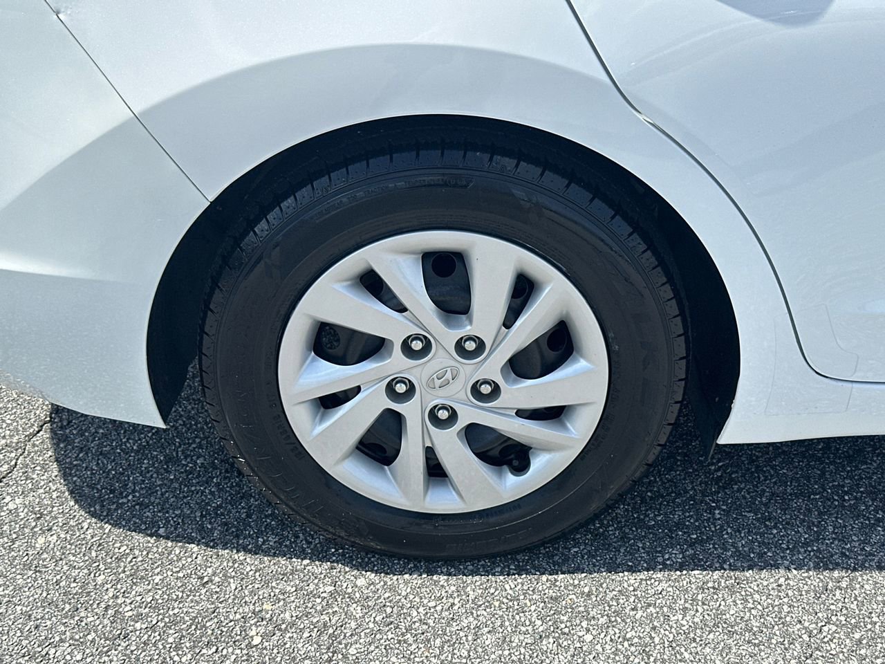 Used 2019 Hyundai Elantra SE w/ Cargo Package image 17