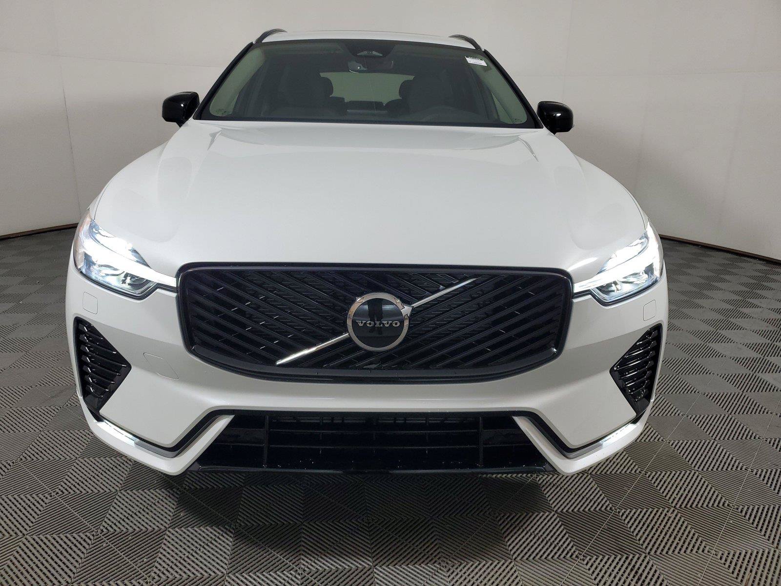 New 2026 Volvo XC60 B5 Core w/ Climate Package AWD/4WD image 2