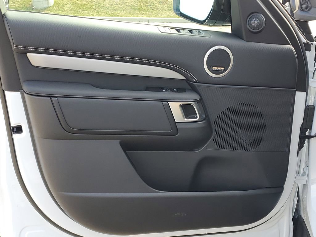 Used 2025 Land Rover Discovery Dynamic SE AWD/4WD image 8